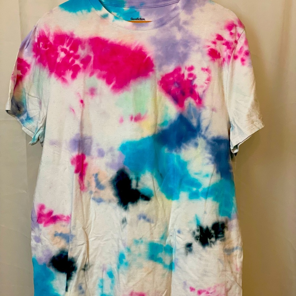 TARGET GOOD FELLOW SELF MADE TIE DYE.